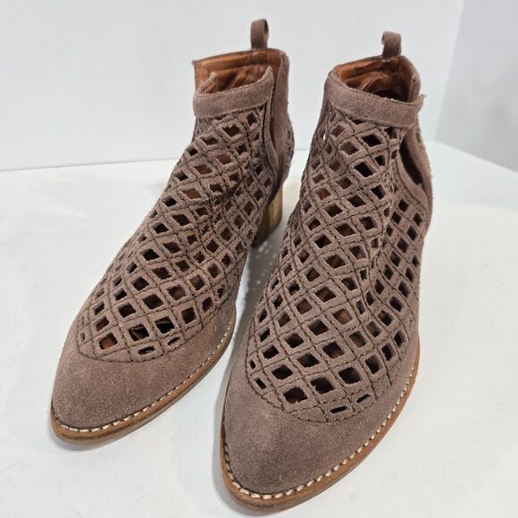Jeffrey Campbell Taggart Bootie Boots Sz 10 Pointed Toe Perforated Suede Leather - Picture 3 of 9